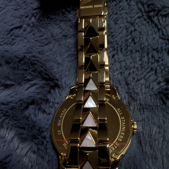 Michael Kors Ladies Watch Gold and Pearl - Picture 8 of 16